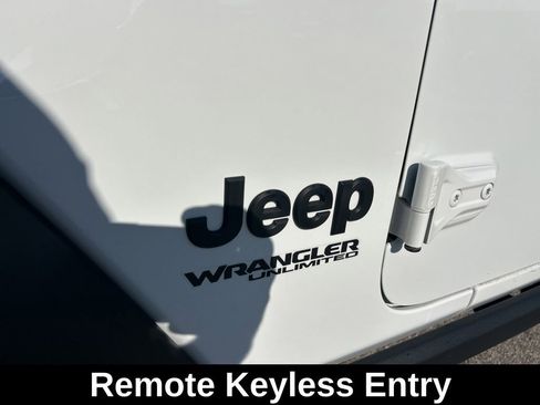 Used 2022 Jeep Wrangler Unlimited Sport AWD/4WD image 19
