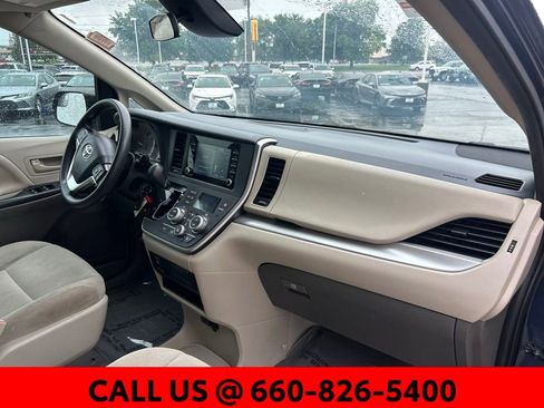 Used 2020 Toyota Sienna L FWD image 8