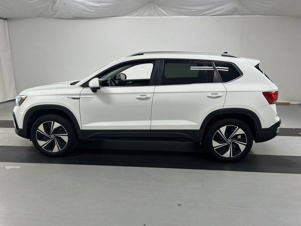 Certified 2024 Volkswagen Taos SE w/ Panoramic Sunroof Package AWD/4WD image 6