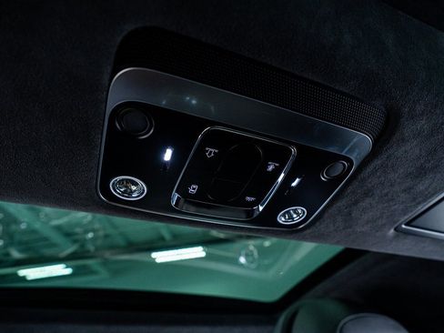 Used 2020 Bentley Flying Spur W12 image 64