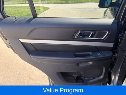 Used 2016 Ford Explorer XLT w/ Equipment Group 202A AWD/4WD image 19