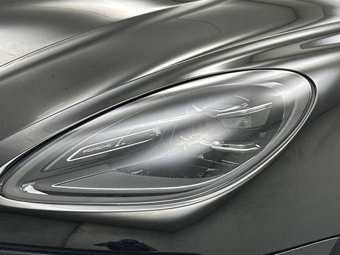 Used 2022 Porsche Macan AWD/4WD image 23