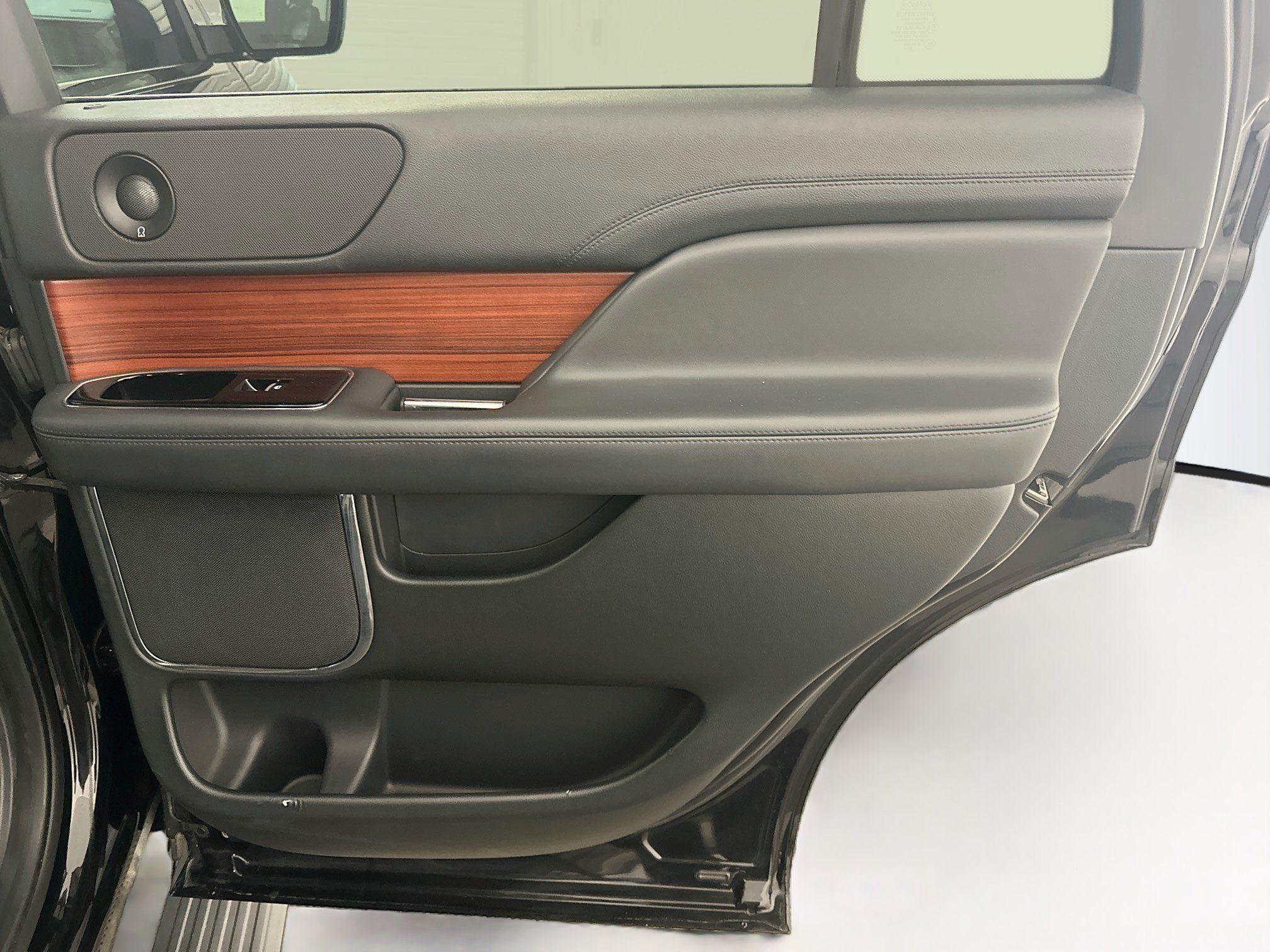 Used 2024 Lincoln Navigator Premiere AWD/4WD image 33