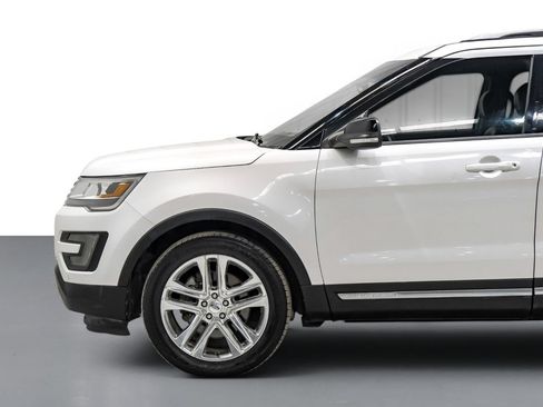 Used 2016 Ford Explorer XLT w/ Equipment Group 202A FWD image 10