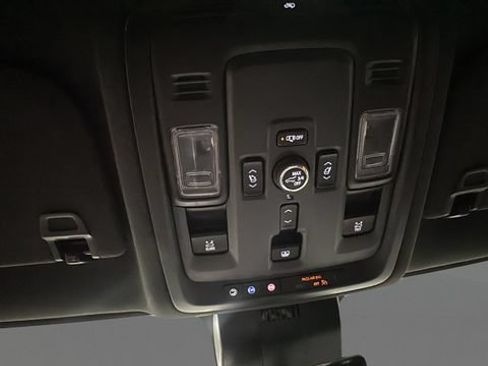 Used 2025 Chevrolet Tahoe High Country AWD/4WD image 23