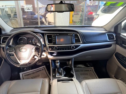 Used 2014 Toyota Highlander XLE image 19