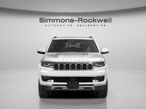 Used 2023 Jeep Wagoneer 4WD w/ Premium Group I image 10