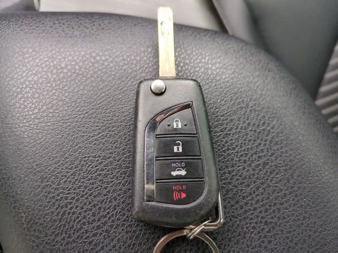 Certified 2021 Toyota Camry SE image 25