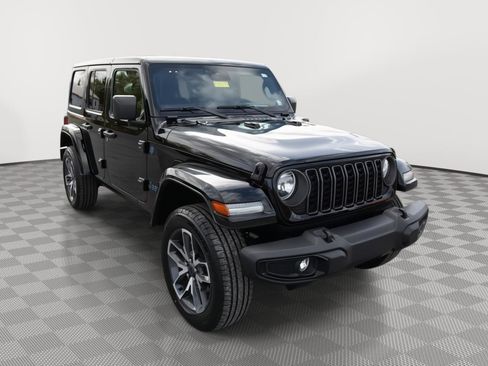 Used 2024 Jeep Wrangler Unlimited w/ Convenience Group AWD/4WD image 3