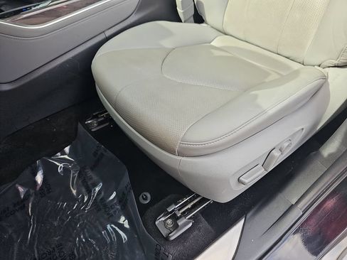 Used 2022 Toyota Highlander Limited FWD image 28