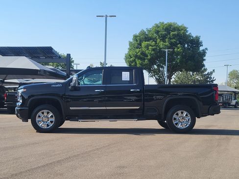 Used 2024 Chevrolet Silverado 2500 High Country w/ High Country Premium Package AWD/4WD image 4