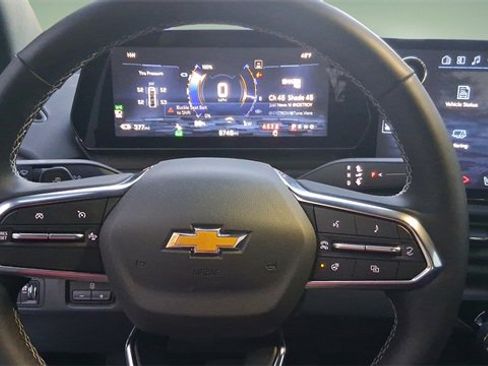 Used 2025 Chevrolet Silverado EV LT image 13