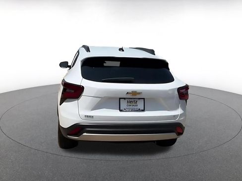 Used 2025 Chevrolet Trax LT FWD image 10