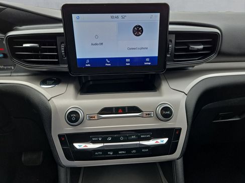Used 2023 Ford Explorer XLT AWD/4WD image 17