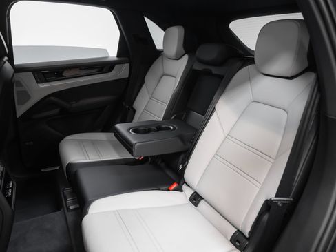 Certified 2026 Porsche Cayenne S AWD/4WD image 45
