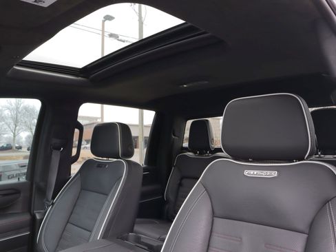 Used 2024 GMC Sierra 2500 AT4X image 7