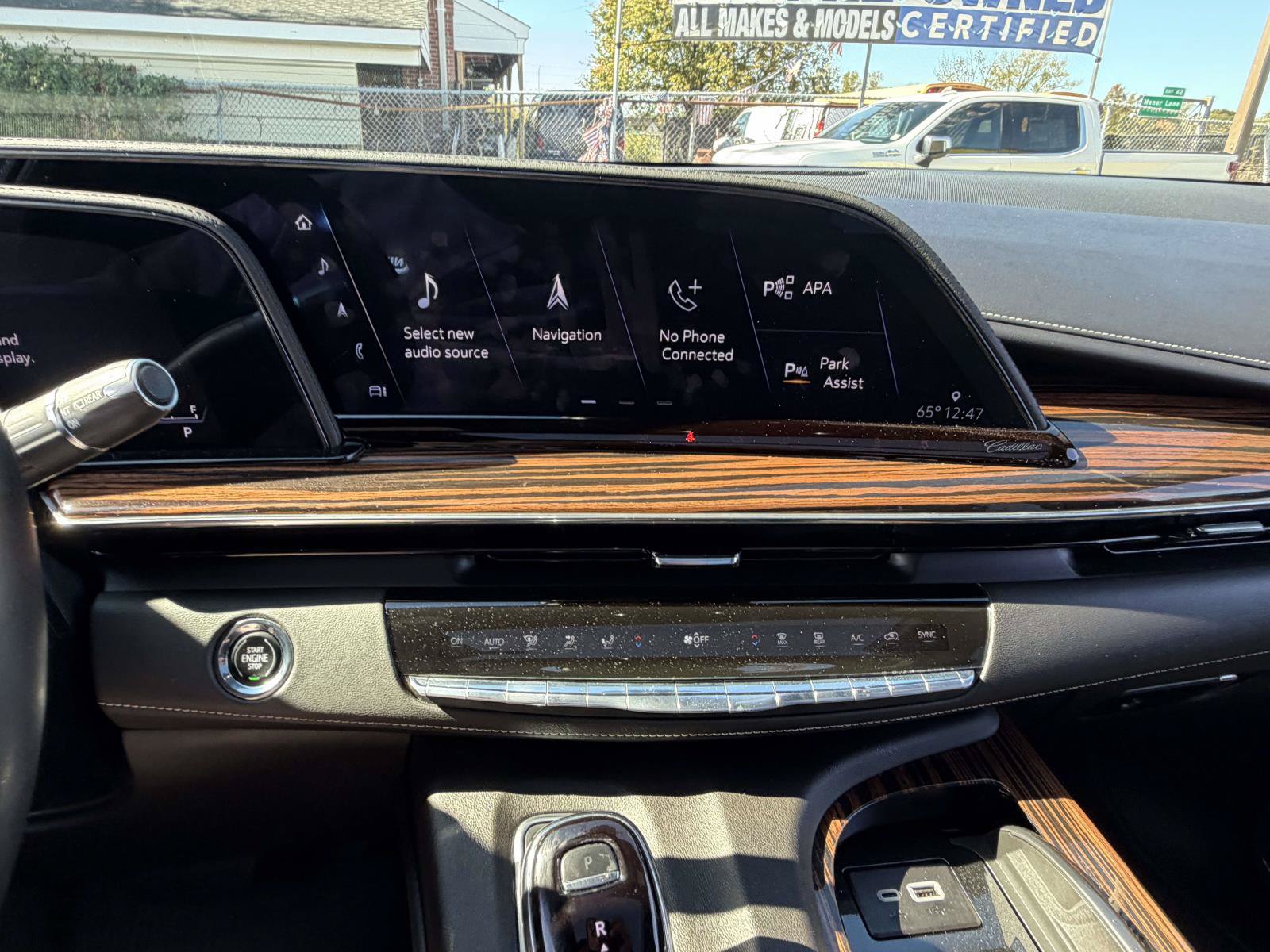Used 2023 Cadillac Escalade Premium Luxury w/ Performance Package AWD/4WD image 25