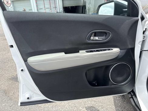 Used 2021 Honda HR-V EX image 22