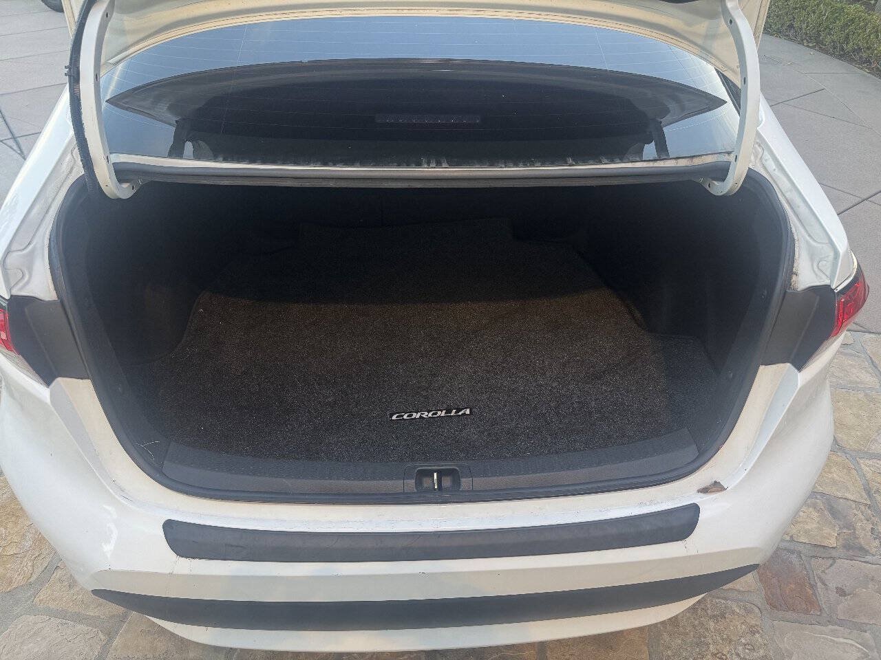 Used 2021 Toyota Corolla LE w/ Carpet Mat Package (TMS) FWD image 5