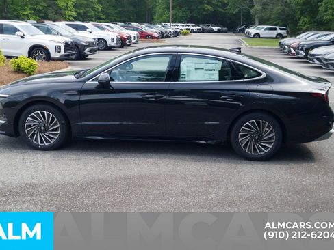 Used 2025 Hyundai Sonata Limited FWD image 10