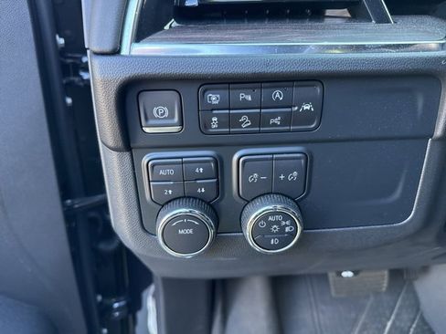 Used 2025 Chevrolet Tahoe Z71 w/ Comfort Package image 14