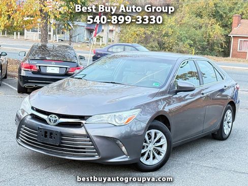 Used 2015 Toyota Camry LE image 1