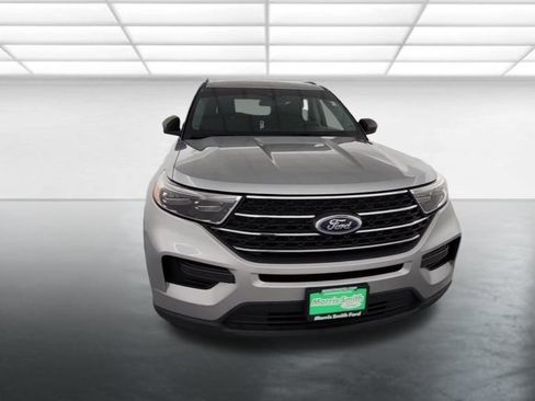 Used 2023 Ford Explorer XLT AWD/4WD image 2
