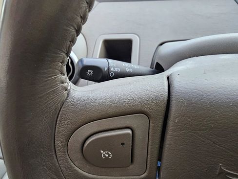 Used 2006 Saturn ION Level 3 w/ Leather Trim Pkg image 9