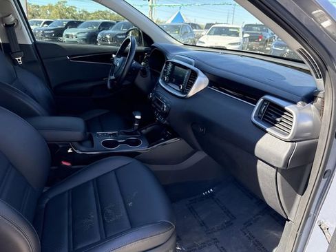Used 2020 Kia Sorento EX image 18