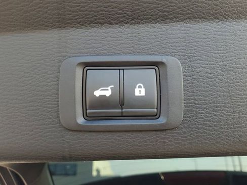 Used 2023 Mitsubishi Outlander SE image 11