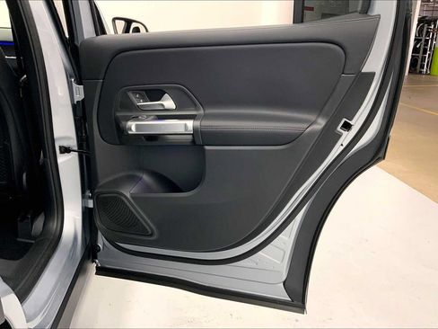 Used 2026 Mercedes-Benz GLB 250 image 12