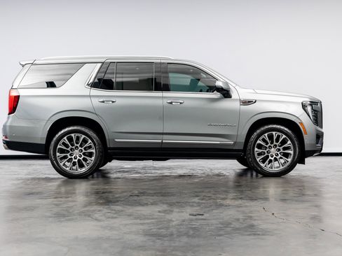 Used 2025 GMC Yukon Denali w/ Sun & Power Step Package image 24