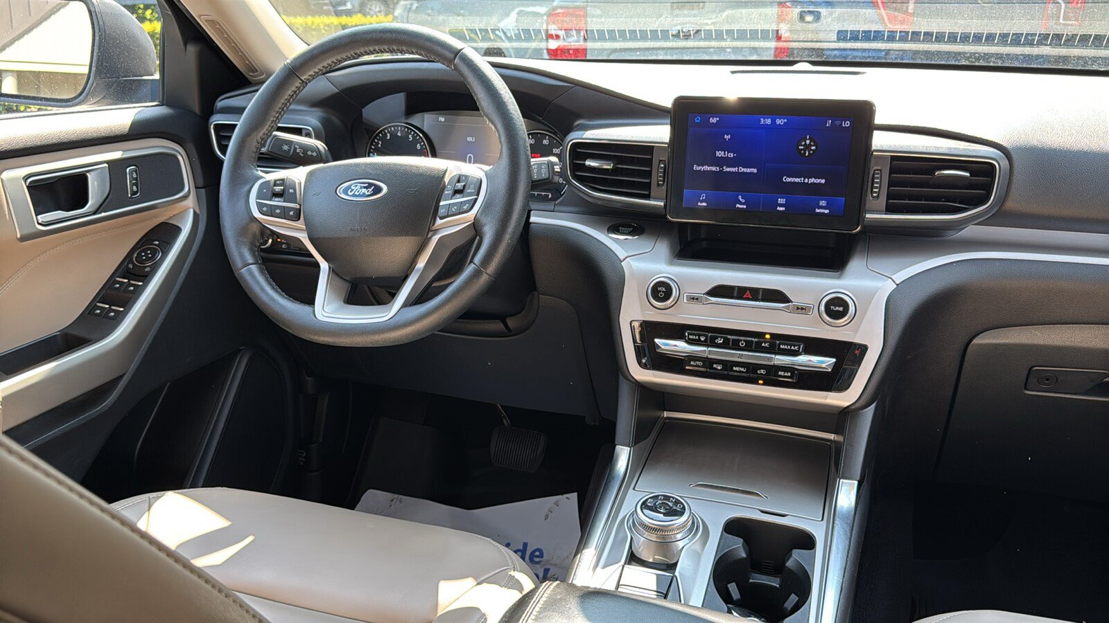 Used 2023 Ford Explorer XLT w/ Equipment Group 202A AWD/4WD image 18