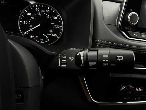 Used 2025 Nissan Rogue SV image 36