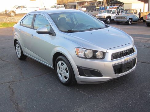 Used 2014 Chevrolet Sonic LS image 4