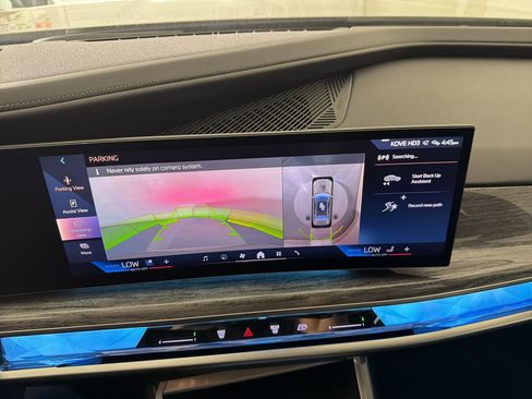 Certified 2023 BMW i7 xDrive60 w/ Parking Assistance Package AWD/4WD image 27