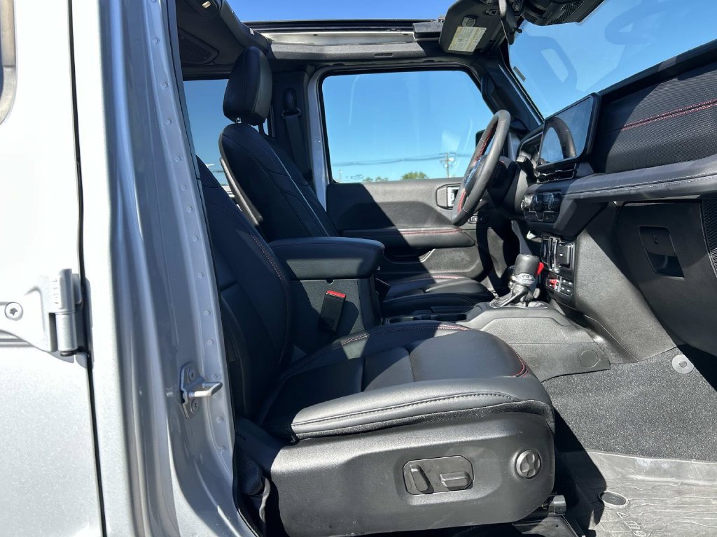 Certified 2024 Jeep Wrangler Unlimited Rubicon w/ Convenience Group AWD/4WD image 16