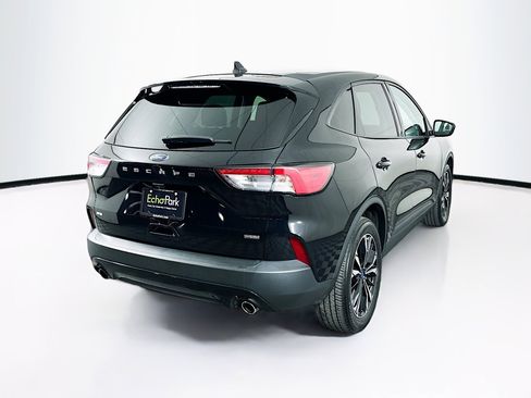 Used 2022 Ford Escape SE w/ SE Sport Appearance Package image 9
