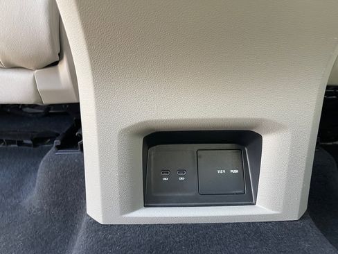 Used 2022 Volkswagen Atlas SEL R-Line image 24