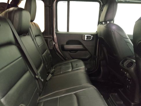 Used 2018 Jeep Wrangler Unlimited Sahara image 19