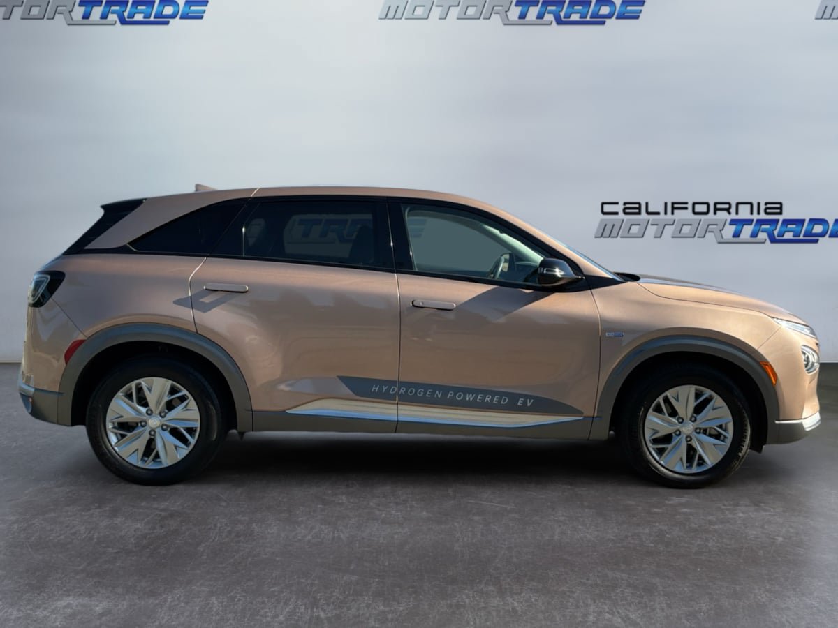 Used 2022 Hyundai Nexo Blue FWD image 4