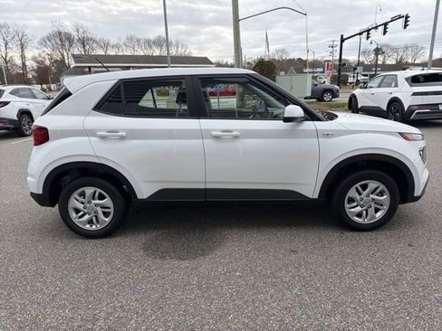 Certified 2026 Hyundai Venue SE image 4