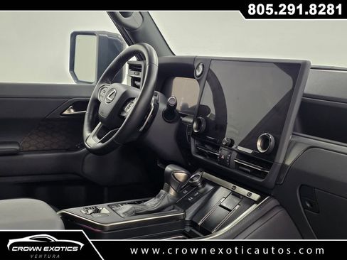 Used 2025 Lexus GX 550 w/ Accessory Package (2T) AWD/4WD image 11