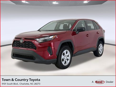 Used 2025 Toyota RAV4 LE AWD/4WD image 1