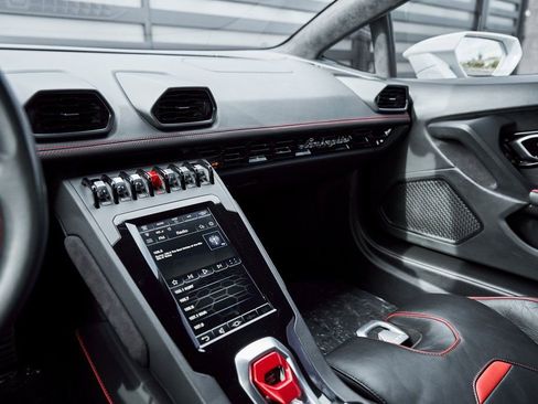 Used 2020 Lamborghini Huracan EVO image 56