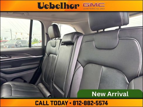 Used 2023 Jeep Grand Cherokee Limited w/ Trailer Tow Prep Group (B) AWD/4WD image 18