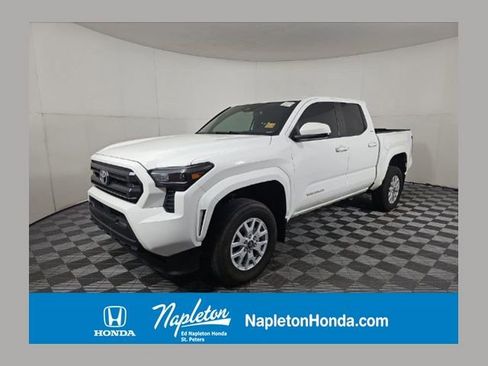 Used 2024 Toyota Tacoma SR5 AWD/4WD image 1