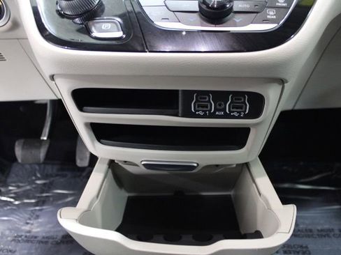 Used 2024 Chrysler Pacifica Touring-L FWD image 56