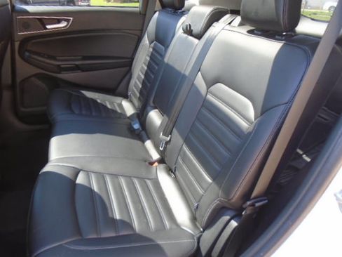 Used 2024 Ford Edge SEL w/ Convenience Package AWD/4WD image 3