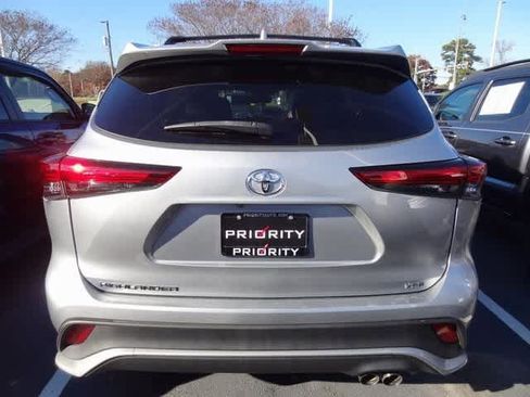 Used 2023 Toyota Highlander XSE image 5